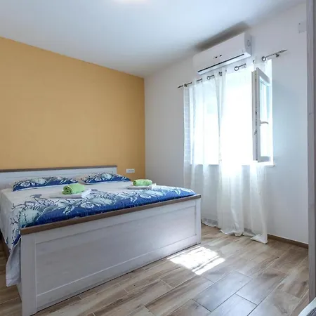With Sea View 10 Apartment