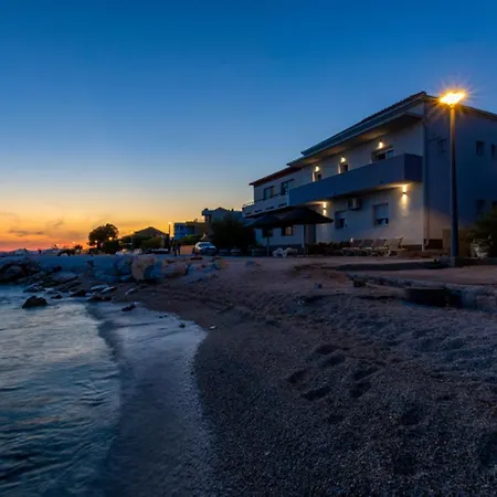 With Sea View 10 *